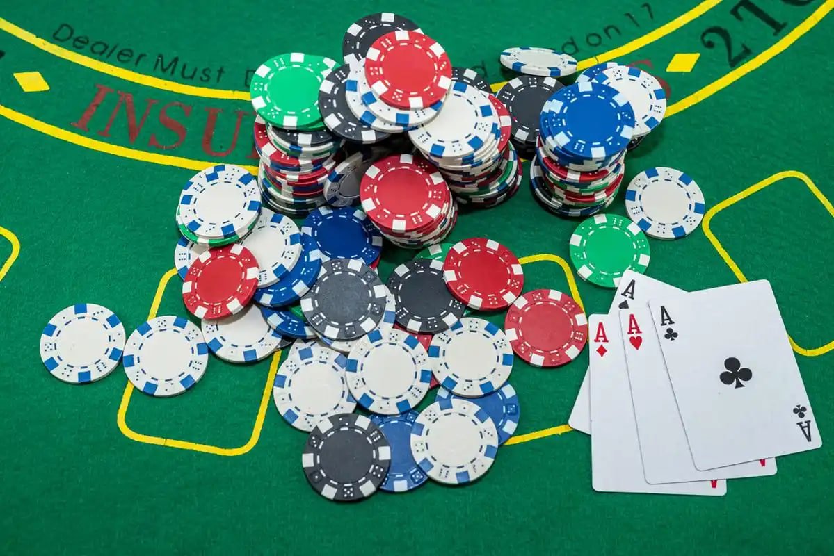 Antarmuka platform ceri711 menampilkan sportsbook, dealer langsung, dan kategori slot games